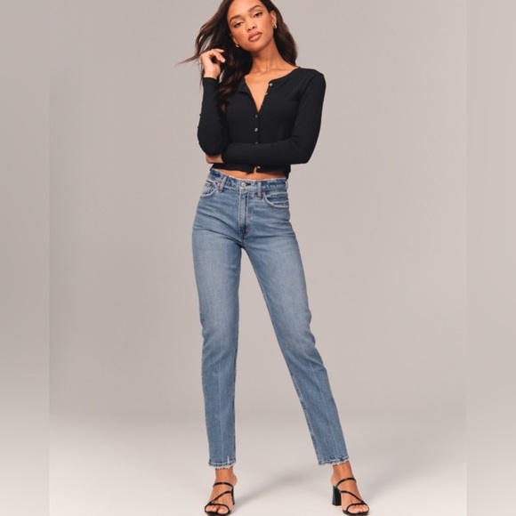 The Abercrombie High Rise Mom jean - Picture 8 of 11